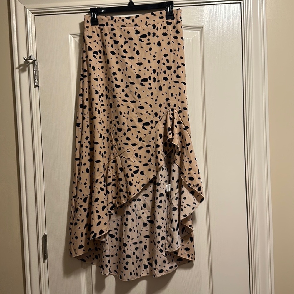 Cute skirt never worn